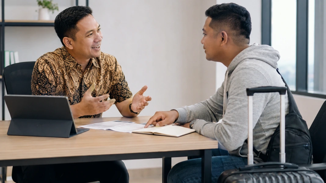 Pekerja mempersiapkan langkah setelah kembali ke Indonesia